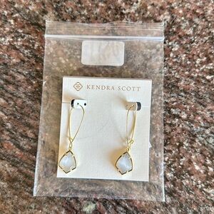 NWT Kendra Scott Carinne Earring Gold Slate Cats Eye